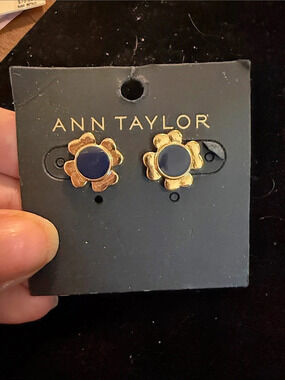 Ann Taylor Floral Stud Earrings in Gold & Black NWT
